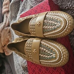 Tory Burch flats with shoe bag brand new never worn women's 11.5